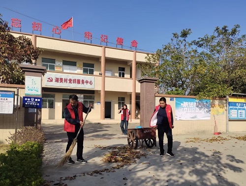 揭陽(yáng)墾區(qū)開展春節(jié)前清潔大行動(dòng)2.jpg